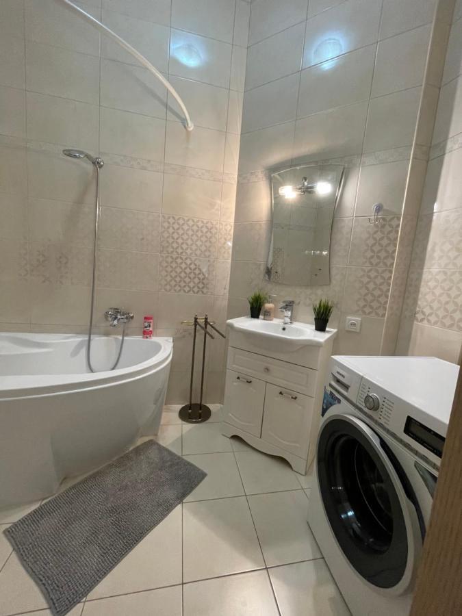 3 Rooms Apartments In The City Centr Львов Экстерьер фото
