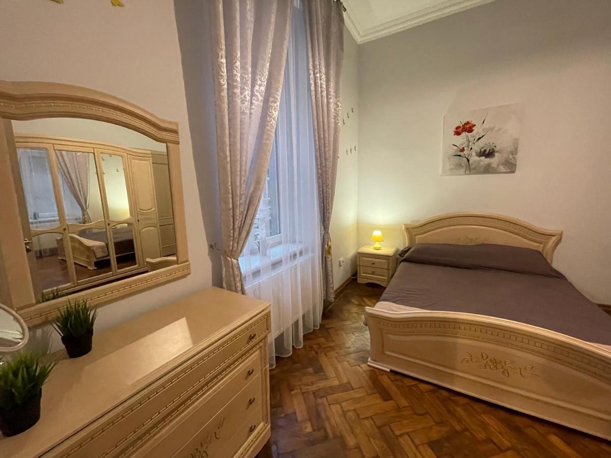 3 Rooms Apartments In The City Centr Львов Экстерьер фото