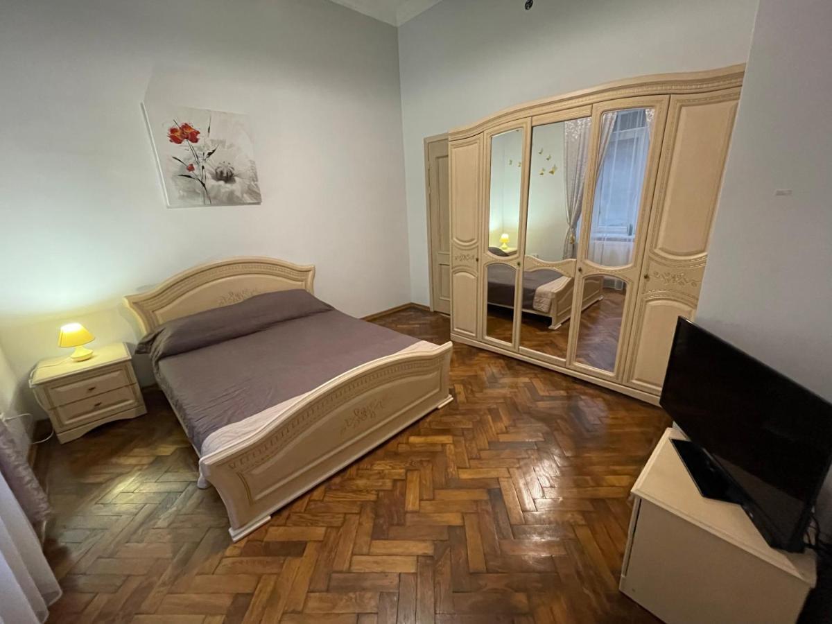 3 Rooms Apartments In The City Centr Львов Экстерьер фото