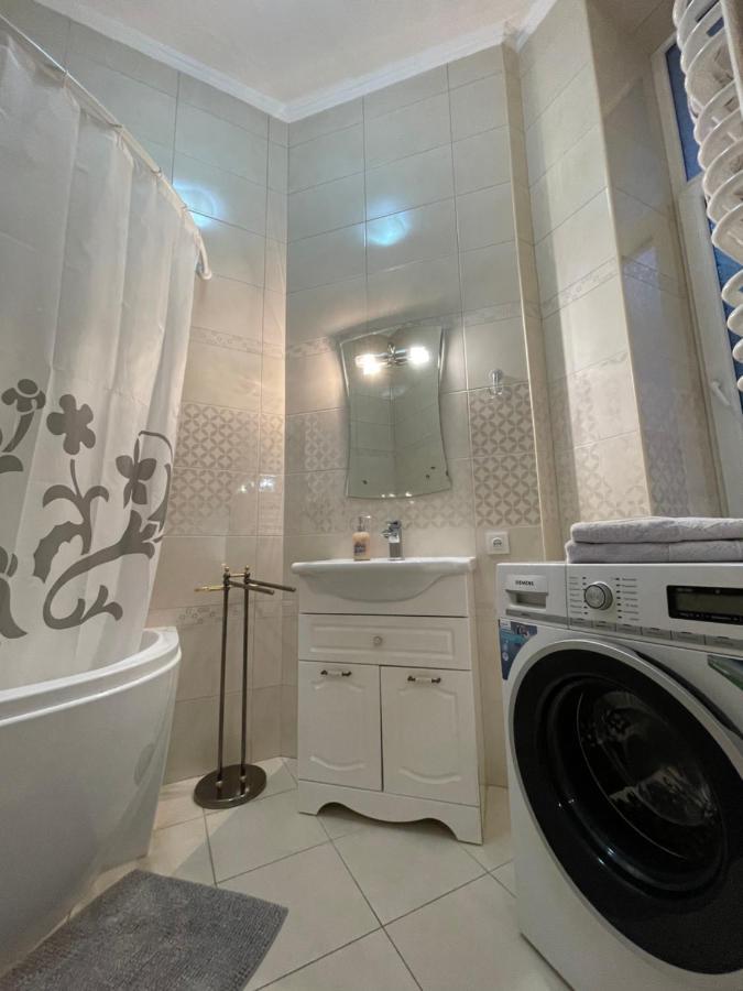 3 Rooms Apartments In The City Centr Львов Экстерьер фото