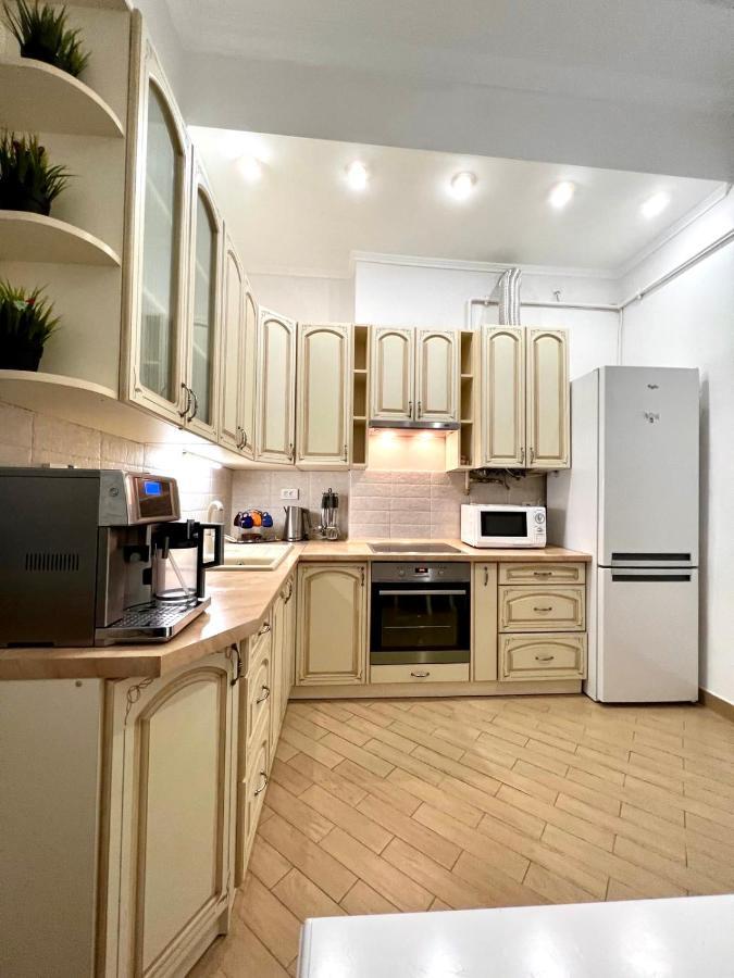 3 Rooms Apartments In The City Centr Львов Экстерьер фото