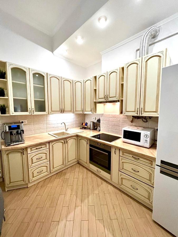 3 Rooms Apartments In The City Centr Львов Экстерьер фото