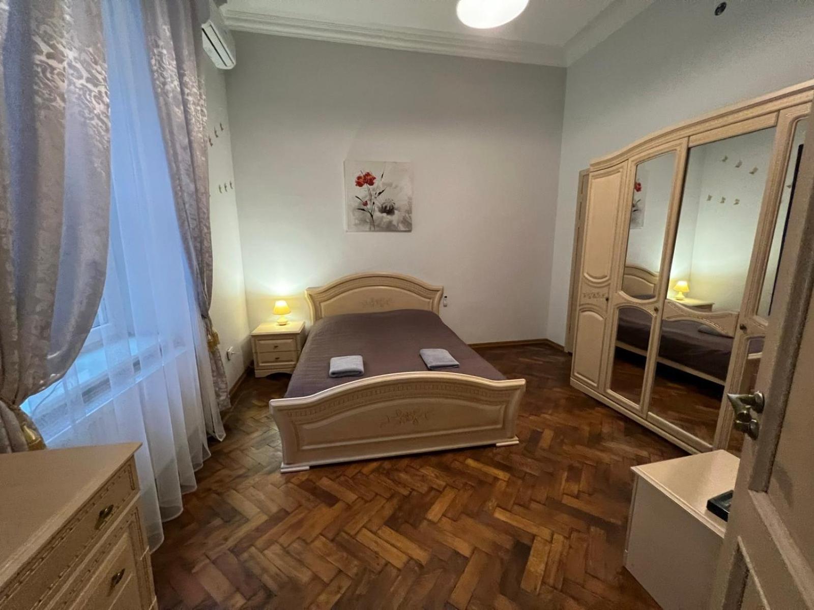 3 Rooms Apartments In The City Centr Львов Экстерьер фото