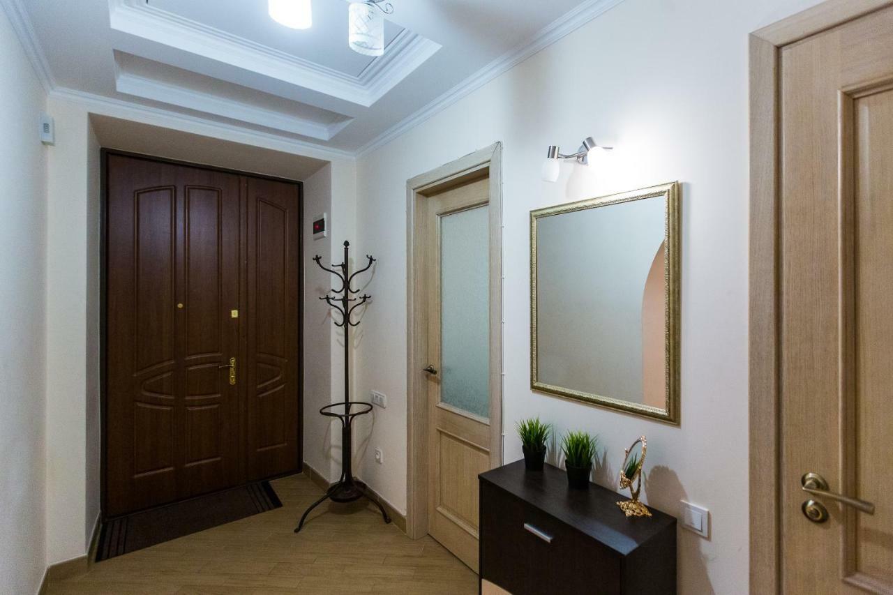 3 Rooms Apartments In The City Centr Львов Экстерьер фото