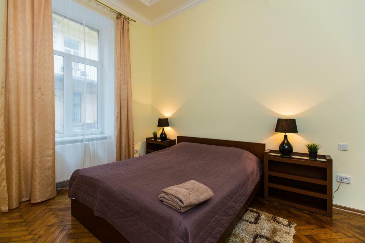 3 Rooms Apartments In The City Centr Львов Экстерьер фото