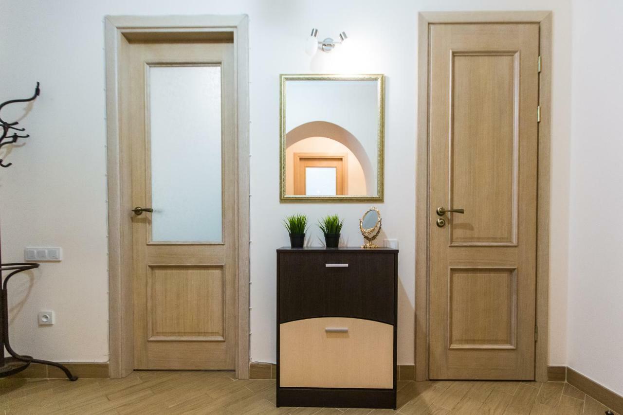 3 Rooms Apartments In The City Centr Львов Экстерьер фото
