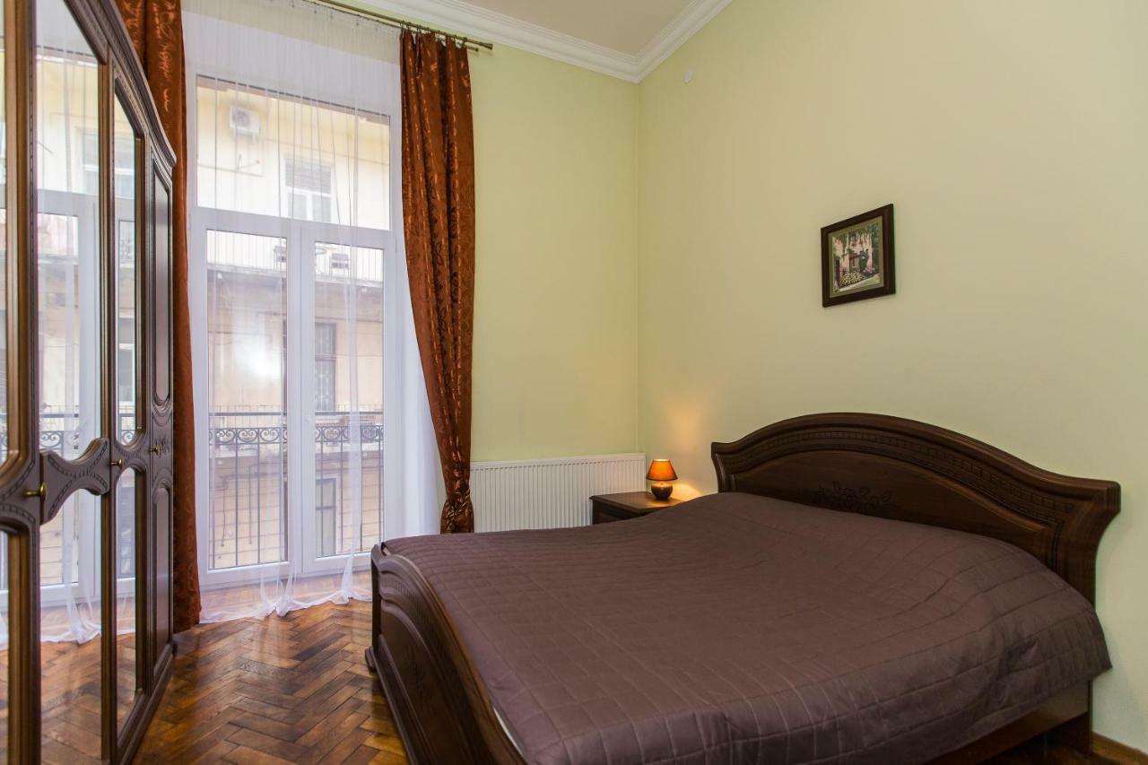 3 Rooms Apartments In The City Centr Львов Экстерьер фото