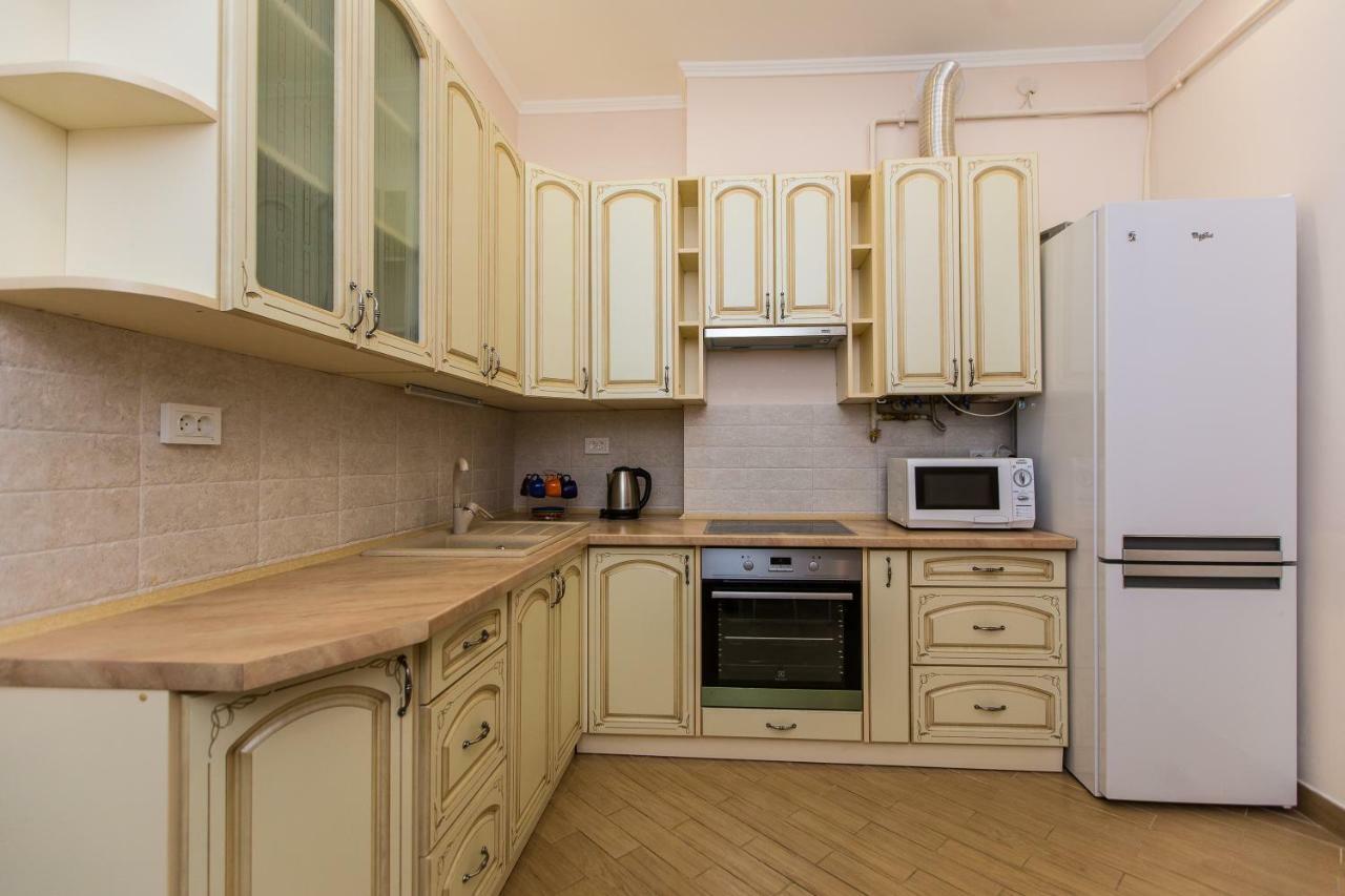 3 Rooms Apartments In The City Centr Львов Экстерьер фото