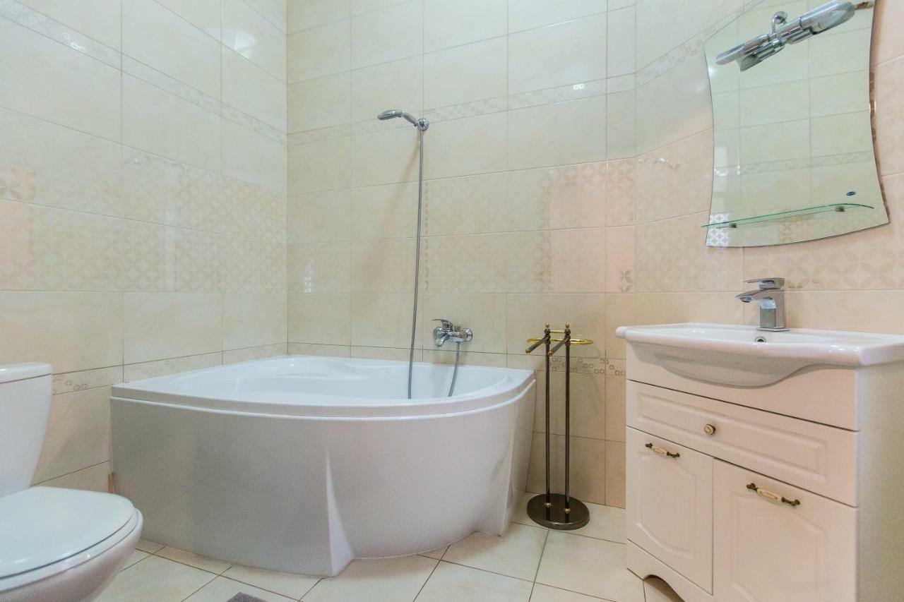 3 Rooms Apartments In The City Centr Львов Экстерьер фото