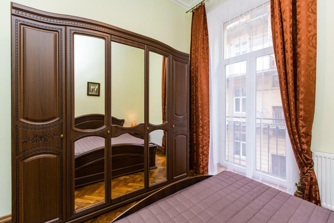 3 Rooms Apartments In The City Centr Львов Экстерьер фото