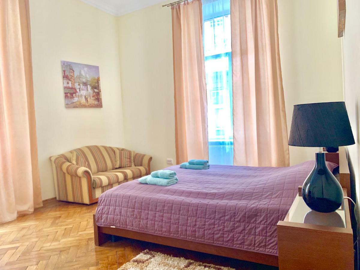 3 Rooms Apartments In The City Centr Львов Экстерьер фото