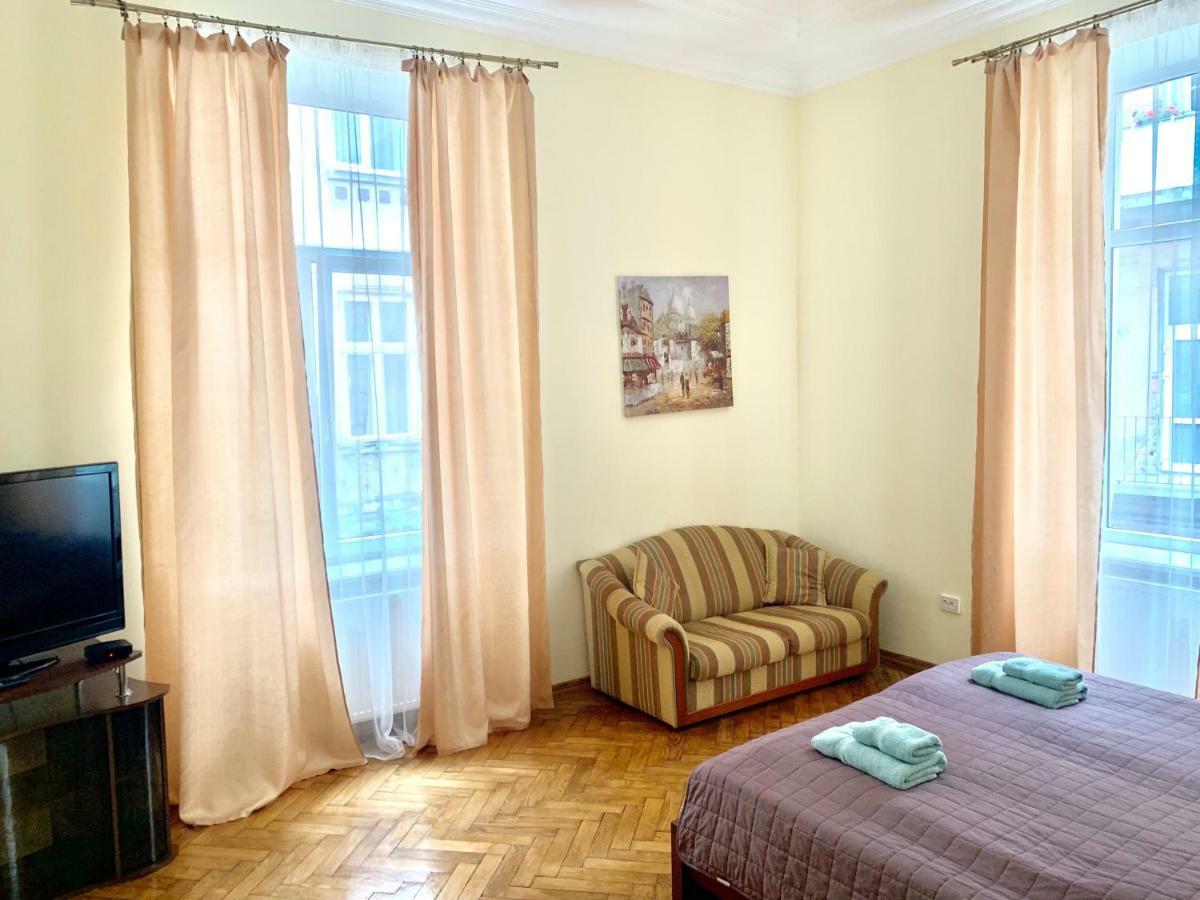3 Rooms Apartments In The City Centr Львов Экстерьер фото