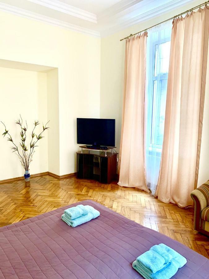 3 Rooms Apartments In The City Centr Львов Экстерьер фото