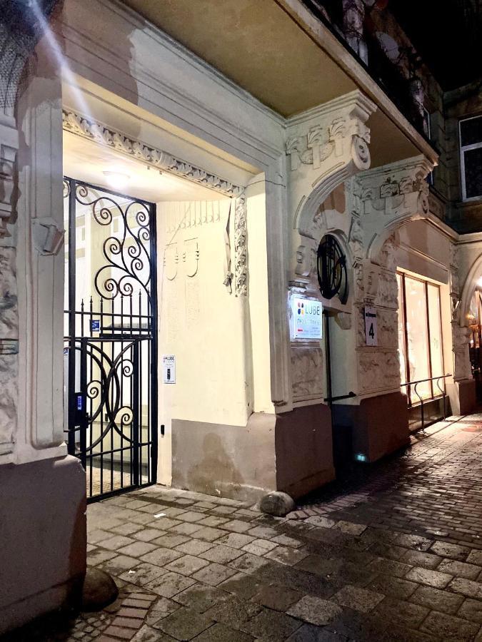 3 Rooms Apartments In The City Centr Львов Экстерьер фото